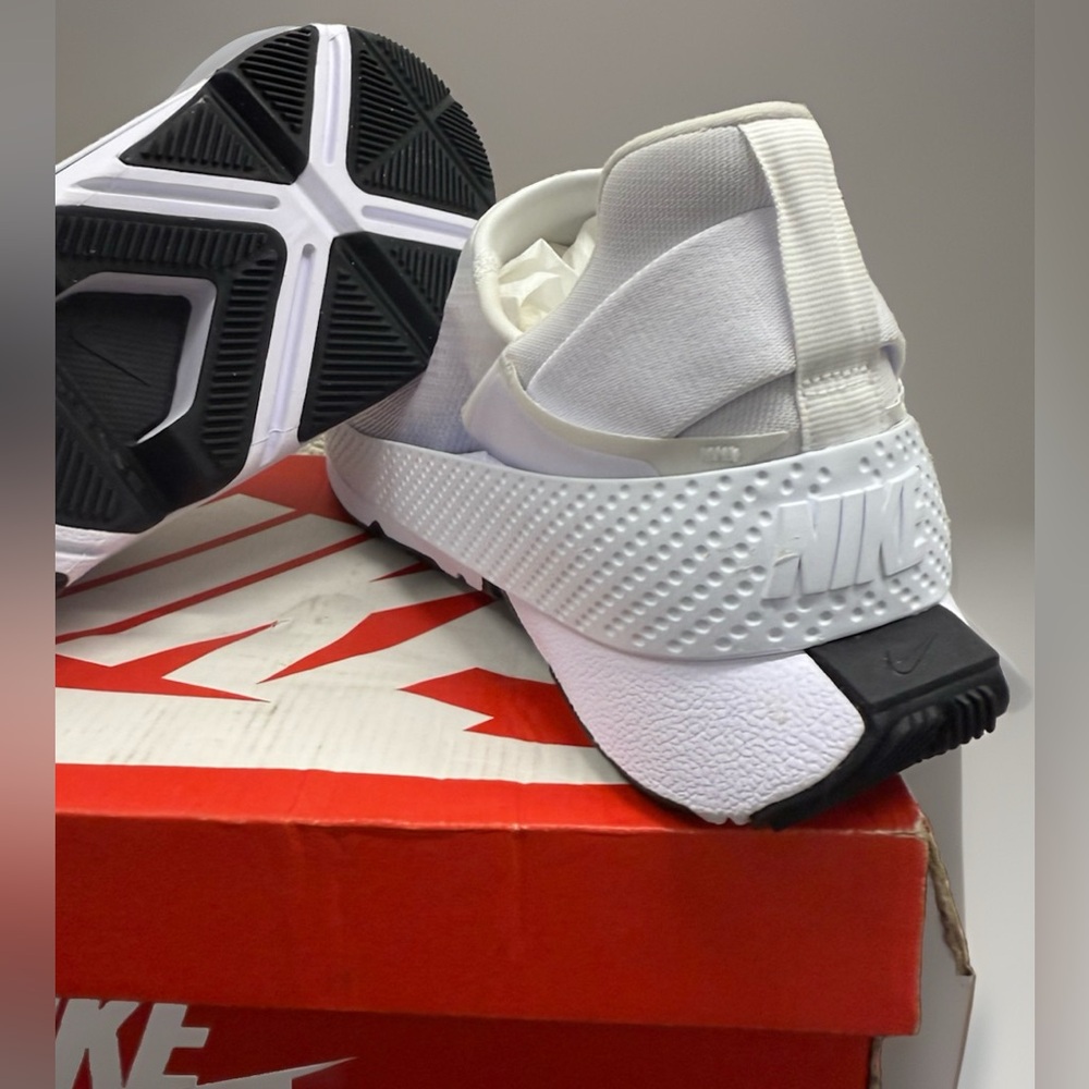 Nike women shoes, Go Fly Ease White - Picture 3 of 5